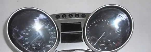 Mercedes-Benz R W251 Speedometer (instrument cluster) A2515404111