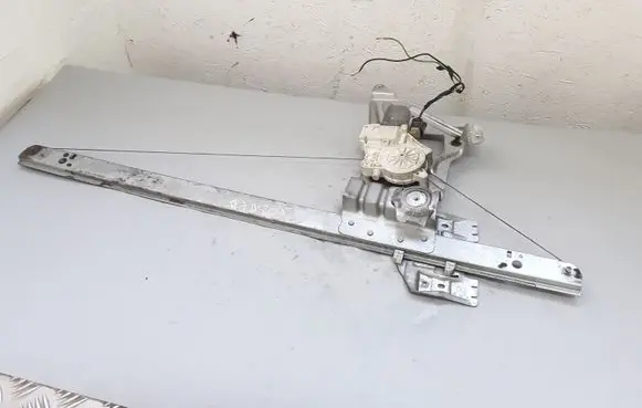 Mercedes-Benz Sprinter W906 Front door window regulator with motor A0068205542 995184103