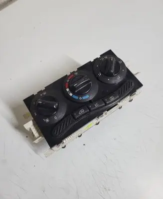 Mercedes-Benz C W203 Climate control unit 1688300485 Q141100