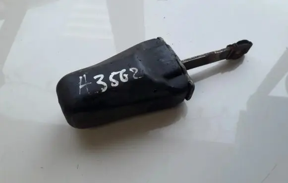 Volkswagen PASSAT B3 Front door check strap stopper 357837323