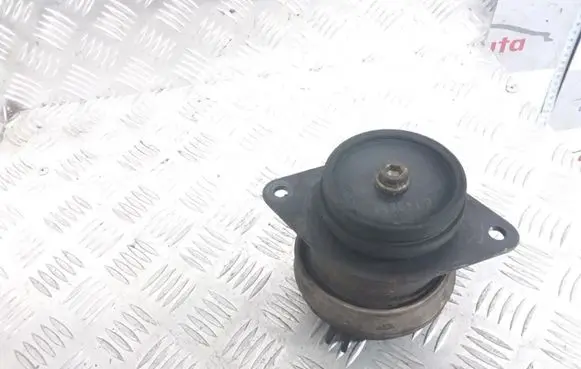 Volkswagen Golf III Engine mount bracket 1H0199625
