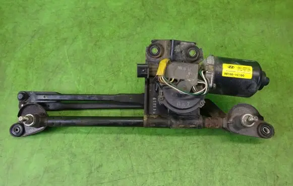 Hyundai Getz Front wiper linkage and motor 981001C100