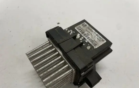 Opel Insignia A Heater blower fan relay 13503201