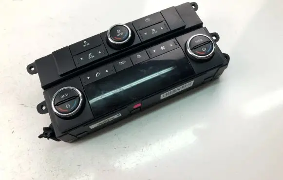Chrysler Voyager Interior fan control switch P55111918AA