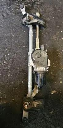 Mazda 3 III Front wiper linkage brak