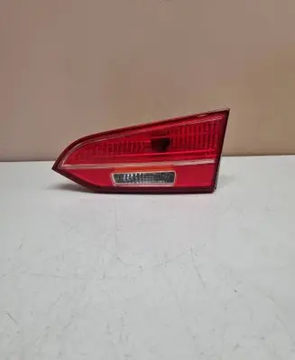 Tailgate rear/tail lights