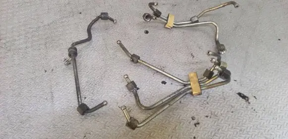 Volvo V70 Fuel injector supply line/pipe 