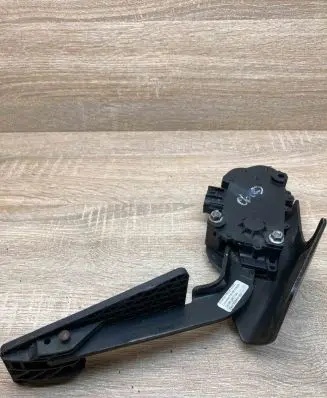 Chrysler Grand Voyager IV Accelerator throttle pedal 04861650AB 034PE4203