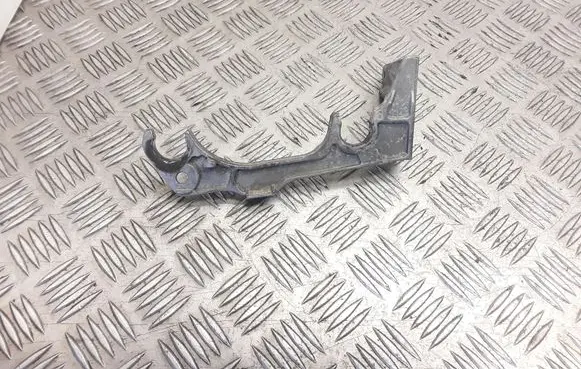 Mercedes-Benz E W212 Air filter cleaner box bracket assembly A6510940127