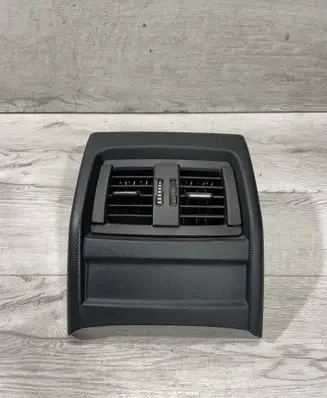 Rear air vent grill