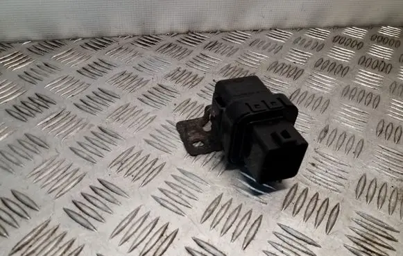 KIA Sorento Glow plug pre-heat relay 368302F000