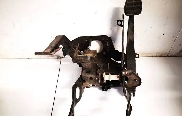Volkswagen Golf III Clutch pedal 