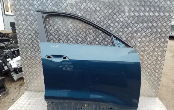 Audi e-tron Front door