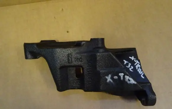 Nissan X-Trail T32 Engine mounting bracket 304414BF1A