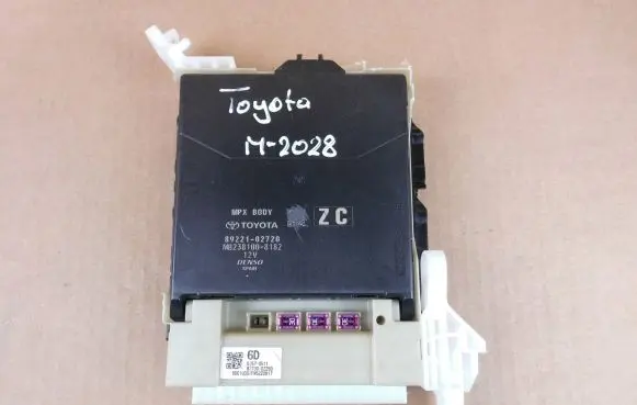 Toyota Corolla E210 E21 Comfort/convenience module 8922102720 827300Z290