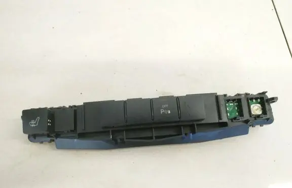 Mercedes-Benz C AMG W204 Seat heating switch a2048704310