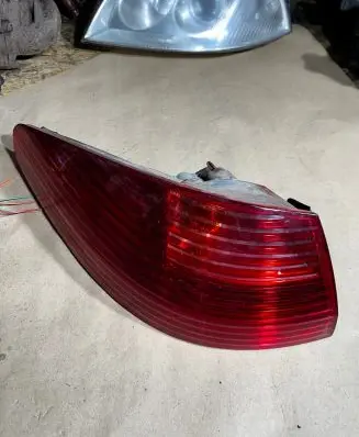 Peugeot 607 Tailgate rear/tail lights 2543G