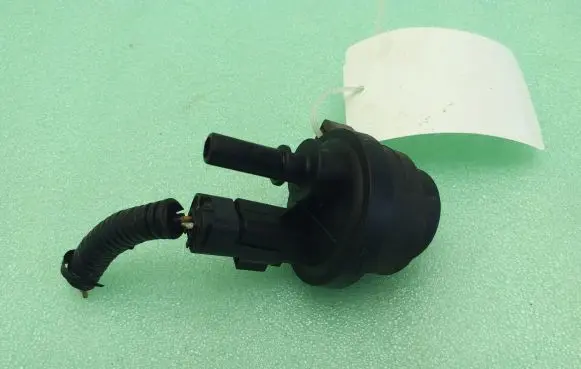 Nissan Pulsar Fuel tank valve V29036755