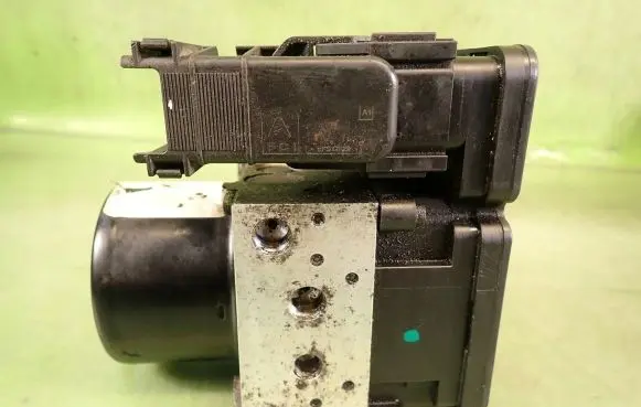 Chrysler Voyager ABS Pump 25092743163