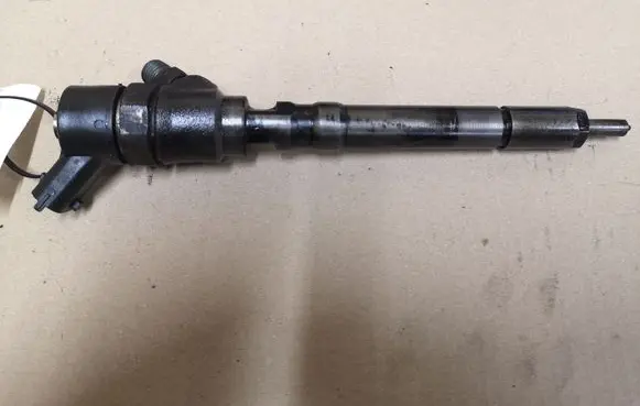 KIA Carens I Fuel injector 0445110064