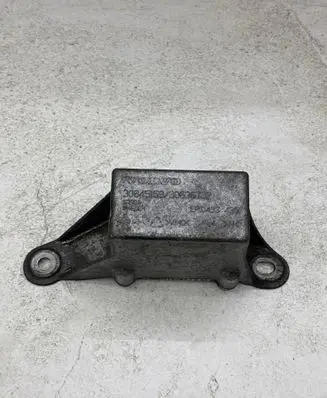 Engine mount bracket