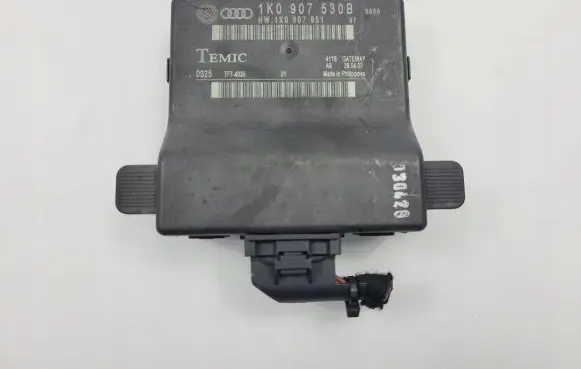 Audi A3 S3 8P Gateway control module 1K0907530B