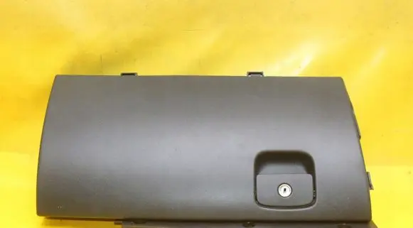 Glove box