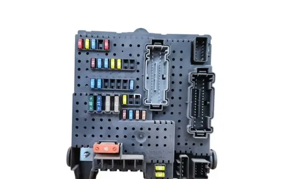 Volvo XC90 Fuse module 8676391 12217799 04W424