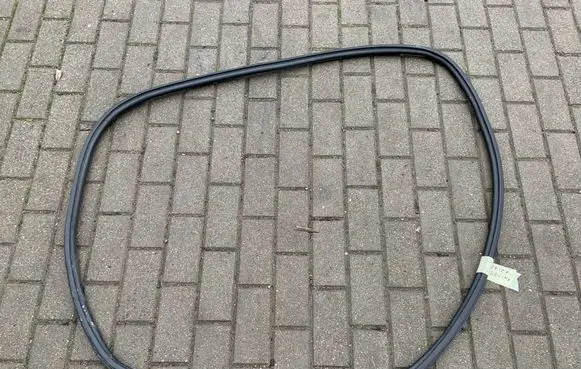 Audi Q7 4M Front door rubber seal 4M0831721A 4M0831721