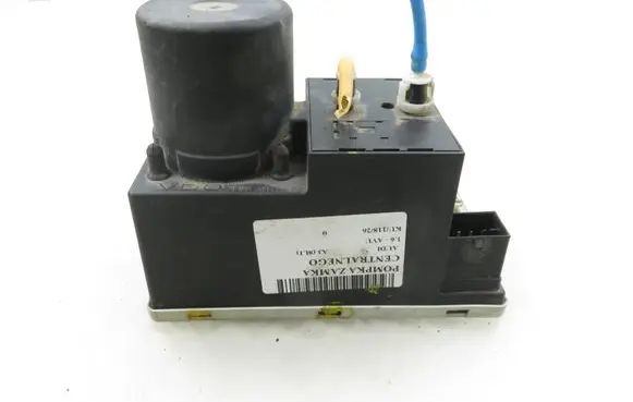 Audi A3 S3 8L Central locking vacuum pump 8D0862257C