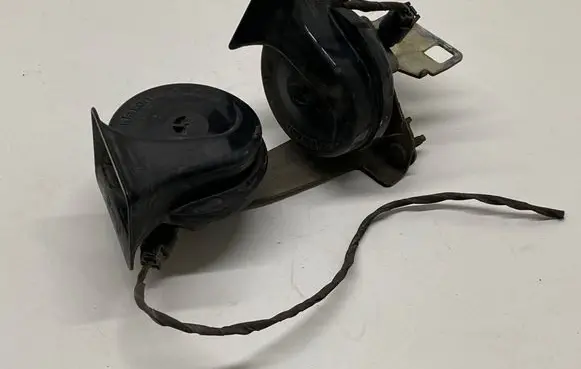 BMW 5 E60 E61 Horn signal 0092018