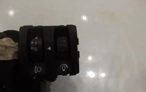 Renault Clio III Light switch 8200295495B