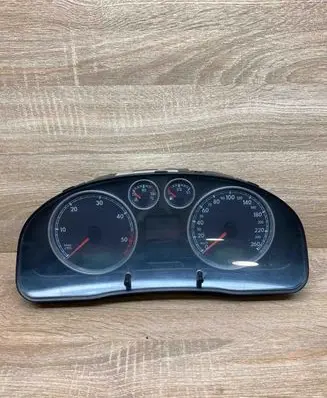 Volkswagen PASSAT B5.5 Speedometer (instrument cluster) 3B0920825A 110080052
