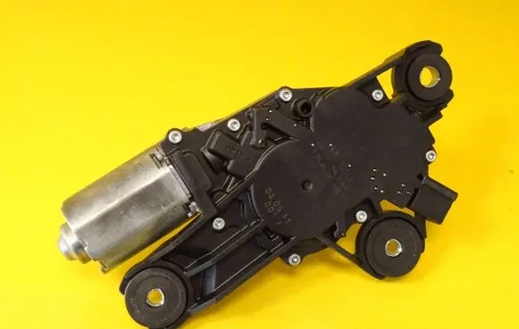 Mazda 3 I Rear window wiper motor 0390201588
