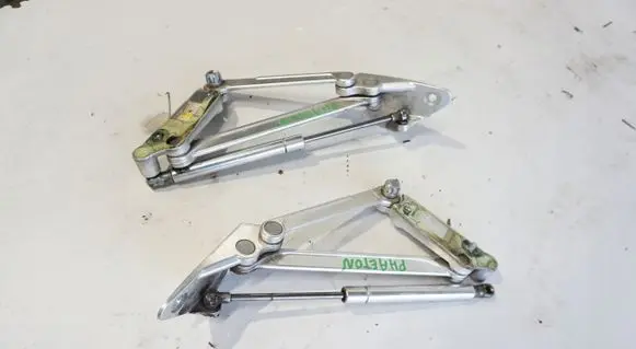 Volkswagen Phaeton Tailgate/trunk/boot hinge