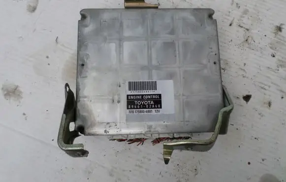 Toyota Corolla E120 E130 Engine control unit/module 8966102A60