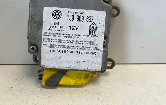 Volkswagen PASSAT B5 Airbag control unit/module 1J0909607