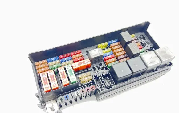 Mercedes-Benz ML W164 Fuse module A1645402372
