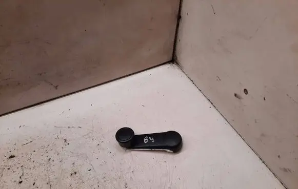 Audi 80 90 S2 B4 Front door window winding handle 443837581D