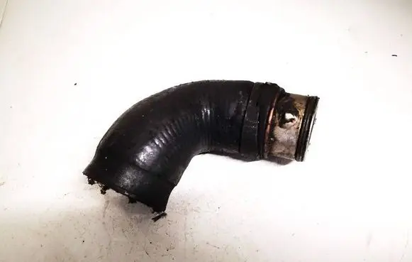 Volkswagen PASSAT B6 Intercooler hose/pipe 038131111C