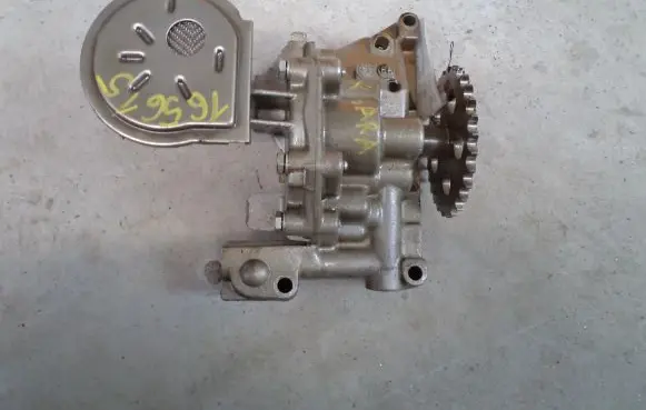 Citroen Xsara Picasso Oil pump 