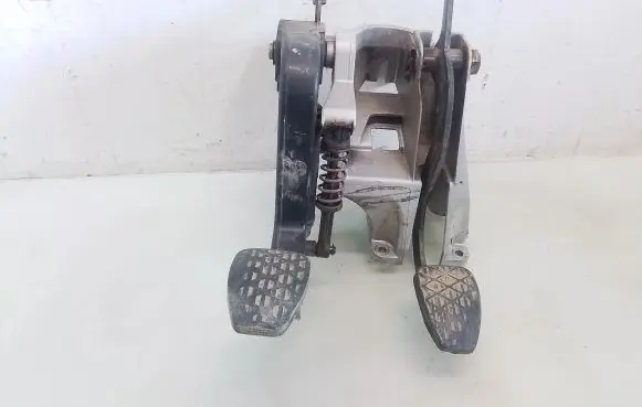 Volkswagen II LT Pedal assembly 