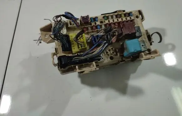 Toyota Avensis Verso Fuse box set 8922144030 89221-44030