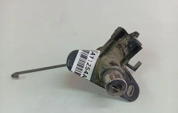 Opel Zafira A Front door lock (next to the handle) 