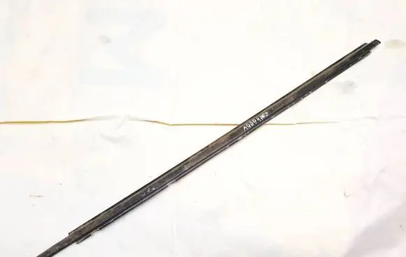 Toyota RAV 4 (XA20) Front door glass trim molding 