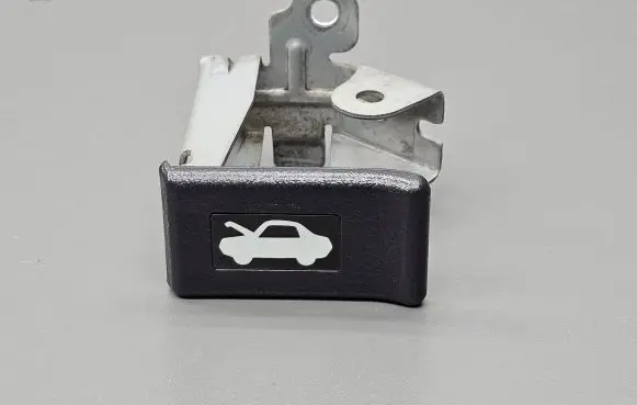 Honda CR-V Engine bonnet (hood) release handle