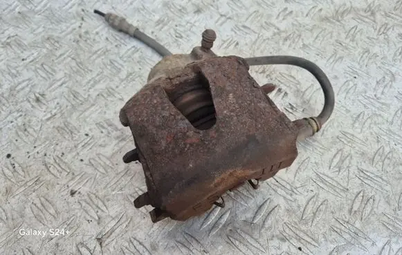 Volkswagen Golf VI Front brake caliper