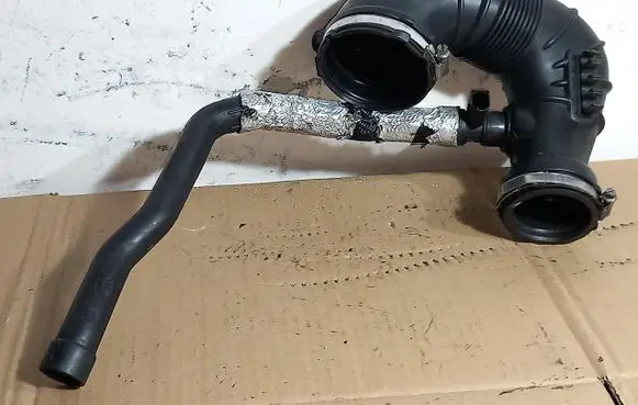 Mercedes-Benz E W212 Air intake hose/pipe A6510900337