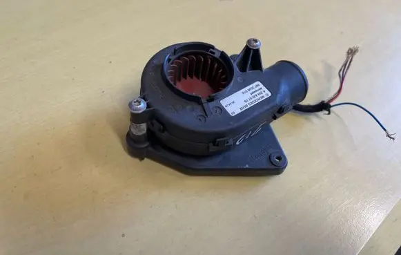 Mercedes-Benz E W212 Engine control unit/module fan A2048300708