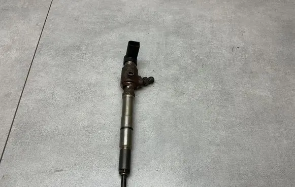 Audi A1 Fuel injector 03L130277B